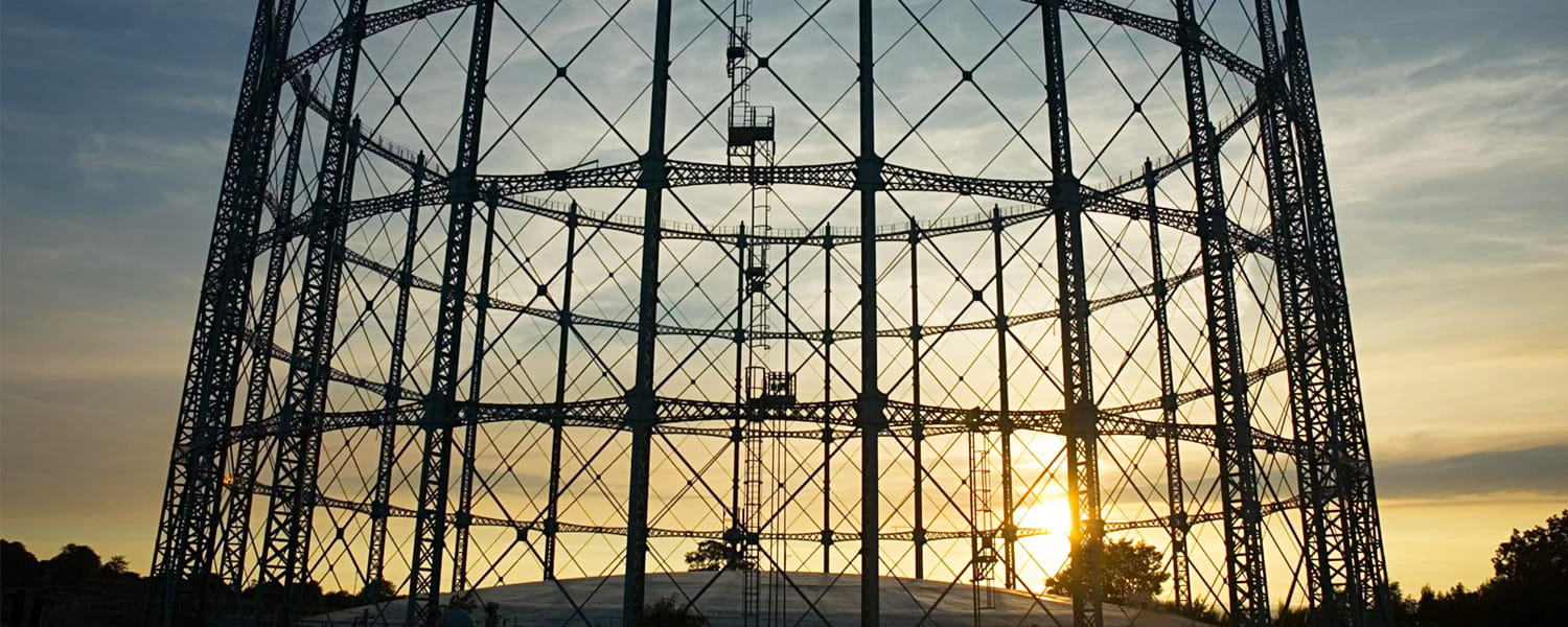 Near-empty gas storage tank